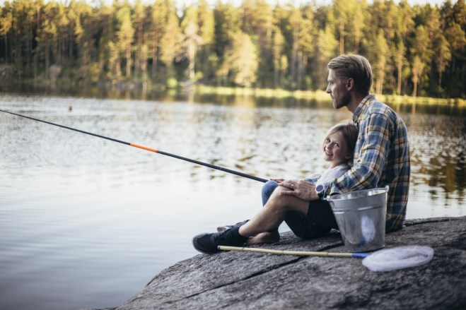 Far og datter på fisketur